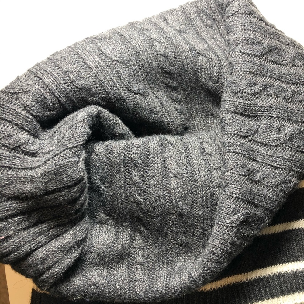 Land’s End Reversible Neck Gaiter Tube Scarf. Grey cable/ ivory grey stripes